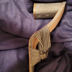 Women's heeled sandal size 11 navy/white stripe